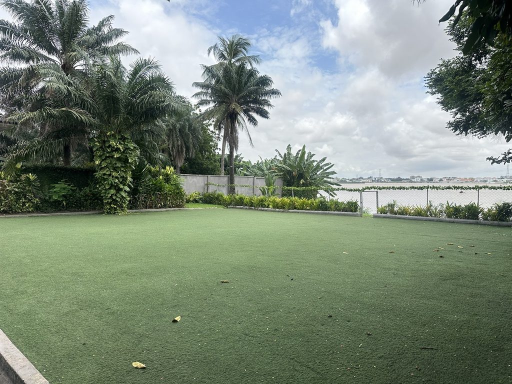 ES-IKY-009 — Ikoyi