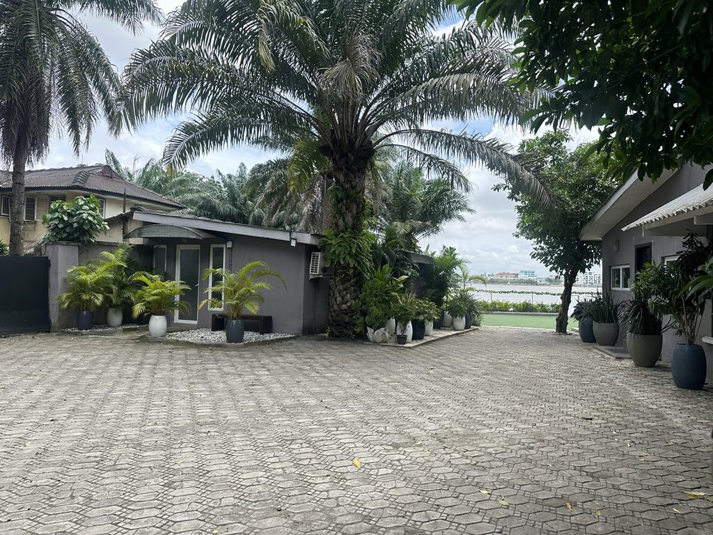 ES-IKY-009 — Ikoyi