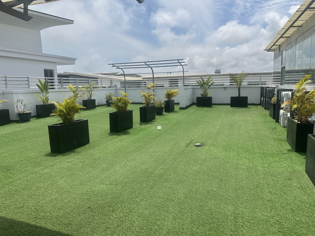 ES-IKT-013 — Ikate, Lekki